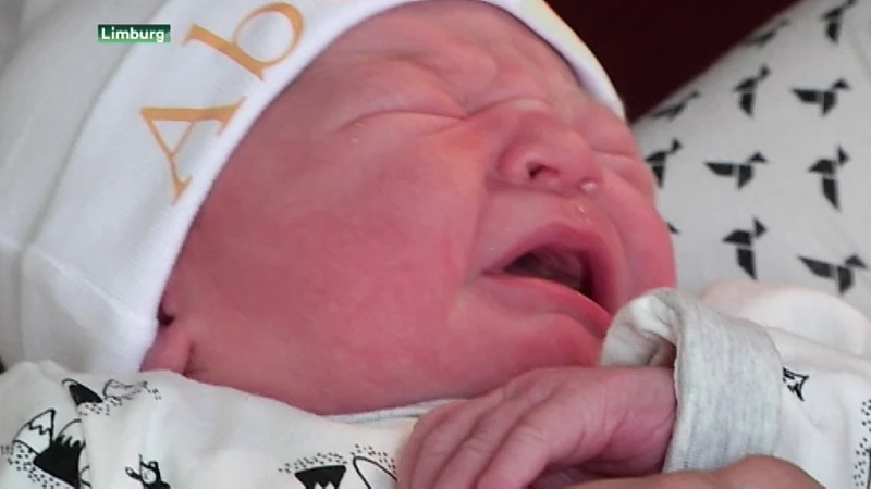Minder baby's geboren, vrouwen stellen moederschap langer uit