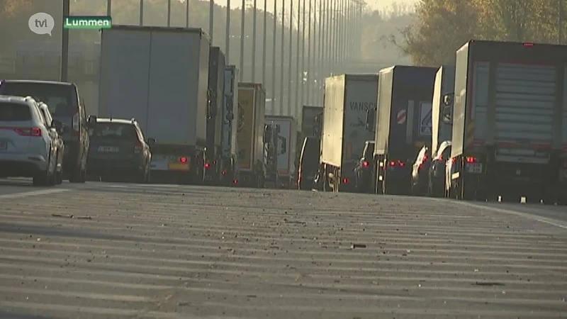 Derde rijstrook is maat voor niks: iedere ochtend file op E313 naar Hasselt