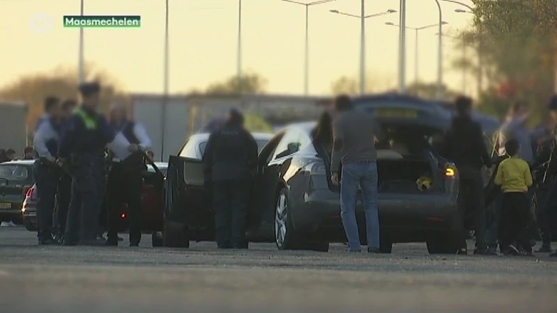 Strenge grenscontroles voor honderden Turkse Besiktassupporters onderweg naar Luminus Arena in Genk