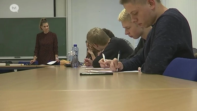 PXL-studenten stomen zich klaar voor sinterklaasdictee PXL-TVL