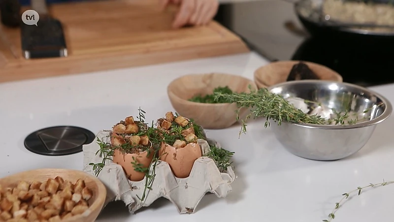 JO: Roerei met truffel, wilde paddenstoelen en briochebrood