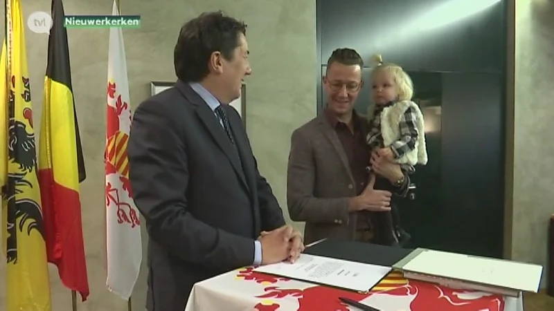 Burgemeester Nieuwerkerken legt de eed af