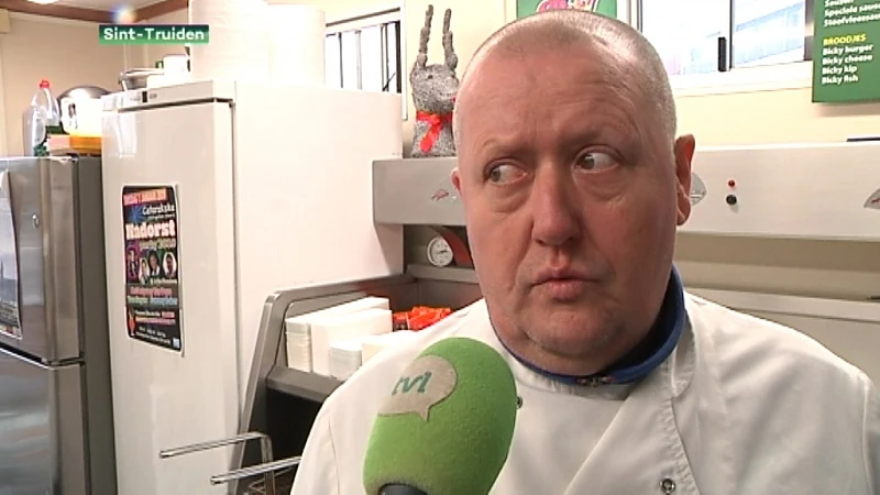 Flamboyante Truiense frituuruitbater deelt gratis frietjes uit voor dertigste verjaardag