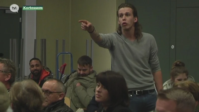 Protest tegen megakippenstal in Kortessem