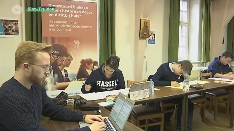 Truiense studenten blokken in klooster