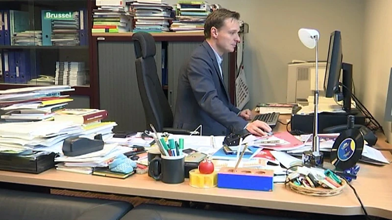 Eredoctoraat UHasselt: Kinderrechtencommissaris Bruno Vanobbergen