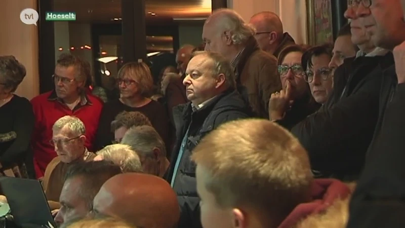 100 Hoeselaren protesteren tegen bouwproject