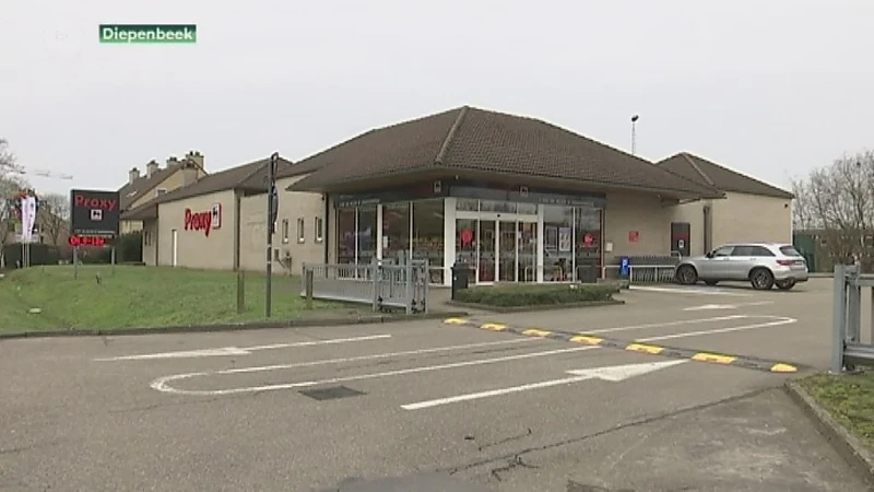 Inbrekers maken gat in dak van Delhaize Diepenbeek en roven twee kluizen leeg