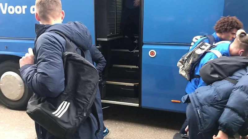 Pozuelo stapt mee vliegtuig op richting Praag