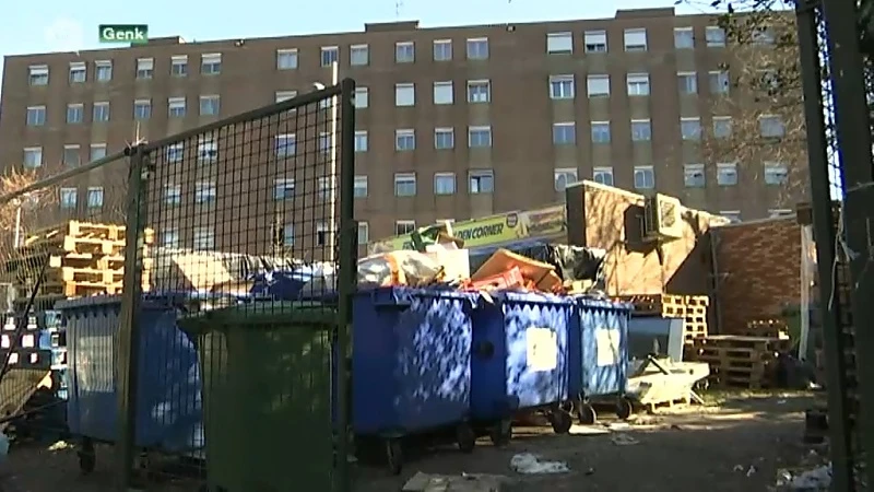 Buurtbewoners Kolderbos boos: buurt barst van het afval. Ook auto-onderdelen en zetels gedumpt.