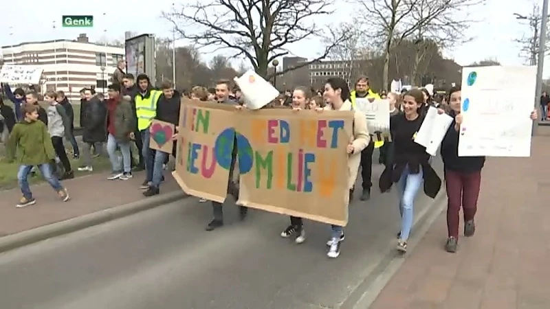 Minister van onderwijs zegt dat scholen in Genk verplichte klimaatmars niet goed hebben aangepakt