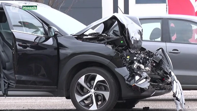 Kettingbotsing met 4 wagens op Universiteitslaan in Hasselt