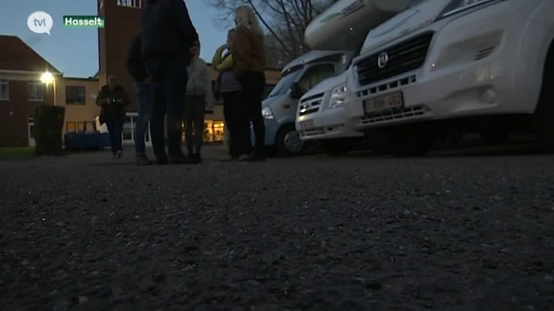 Ouders kamperen aan school KIDS in Hasselt