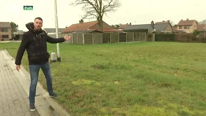 Pelt verkoopt bouwgrond met bouwvergunning en trekt na de verkoop de bouwvergunning in