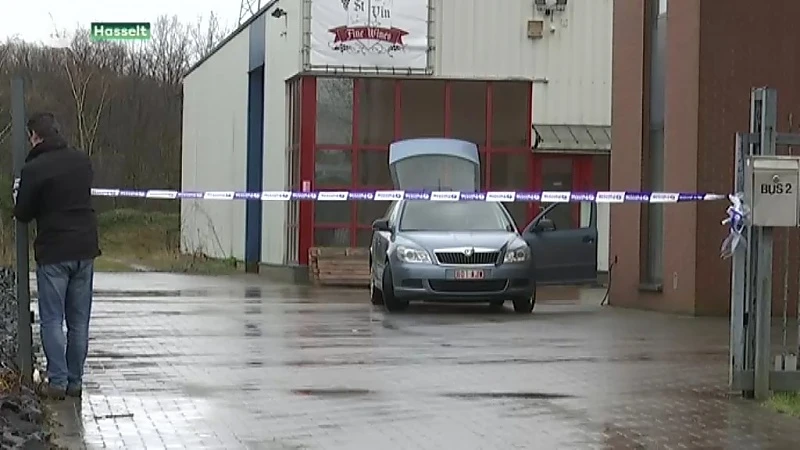 Deurwaarder bezoekt bedrijf in Hasselt en ontdekt drugslabo