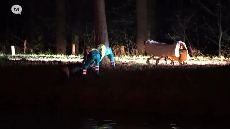 Weertenaar ligt urenlang in het water op de grens met Bocholt