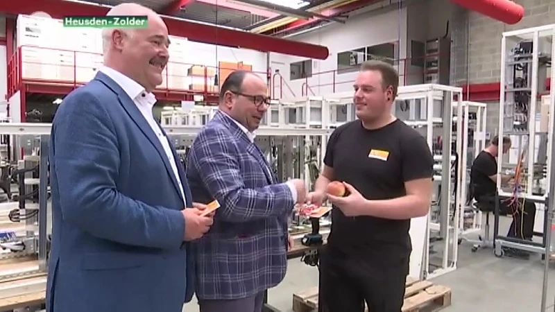 Voka bedankt Limburgse werknemers met geschenkjes op de werkvloer