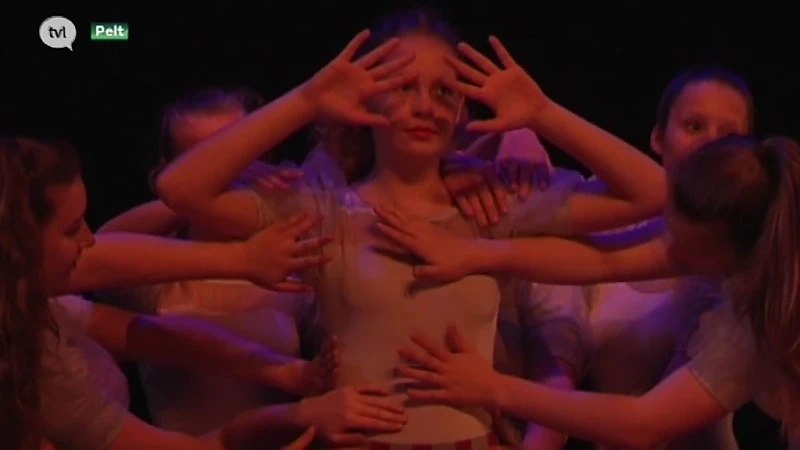Dansgroep Imago Tijl repeteert voor 31ste grote dansshow