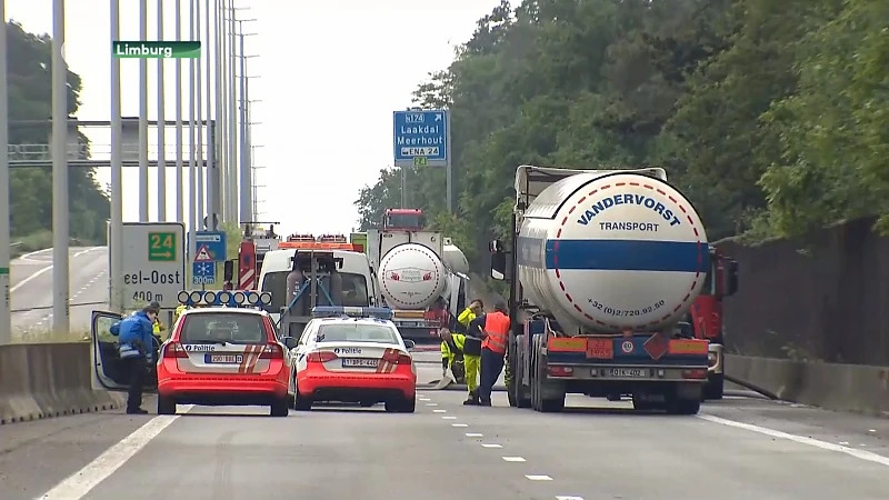 Limburgers urenlang in de file nadat tankwagen kapseist op E313
