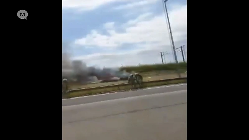 Sportvliegtuigje gecrasht naast E40 in Landen