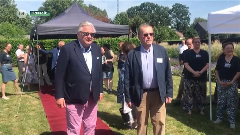 Prins Laurent vraagt TVL-journaliste om selfie