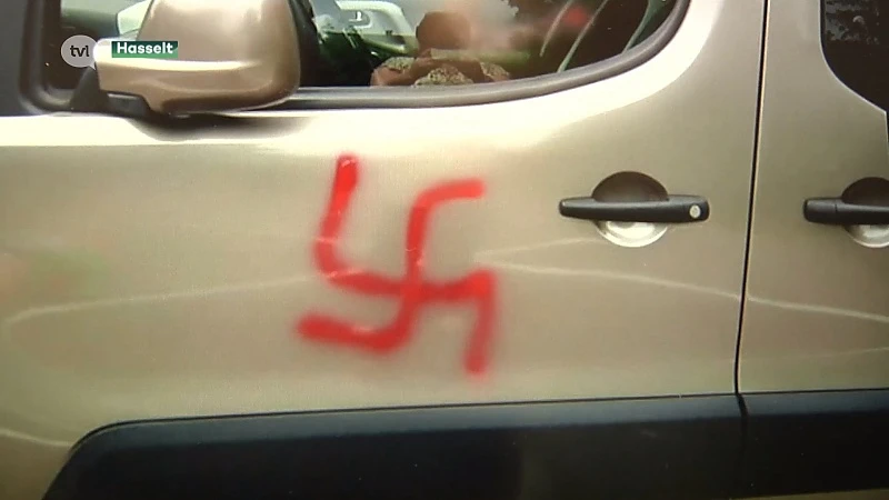 Hakenkruisen op school, huizen en auto's in Kuringen