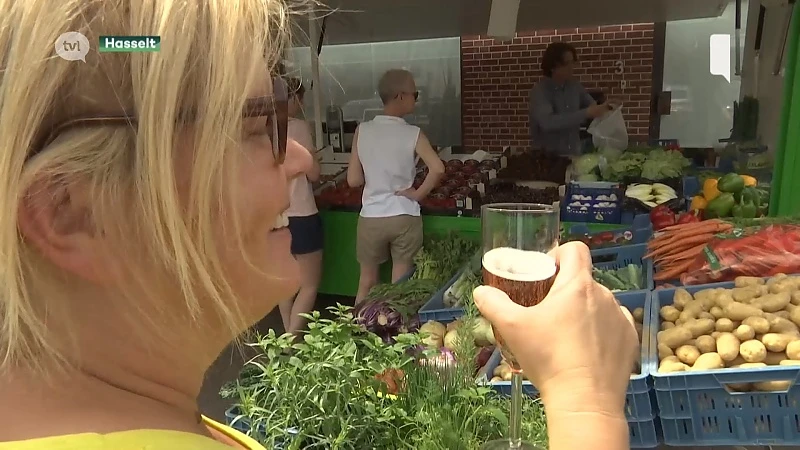 Groente- en fruitboer viert heropening van brug Stokrooie met receptie