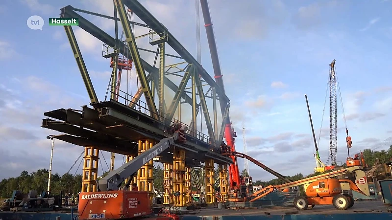 Spectaculaire afbraak van spoorwegbrug in Kuringen