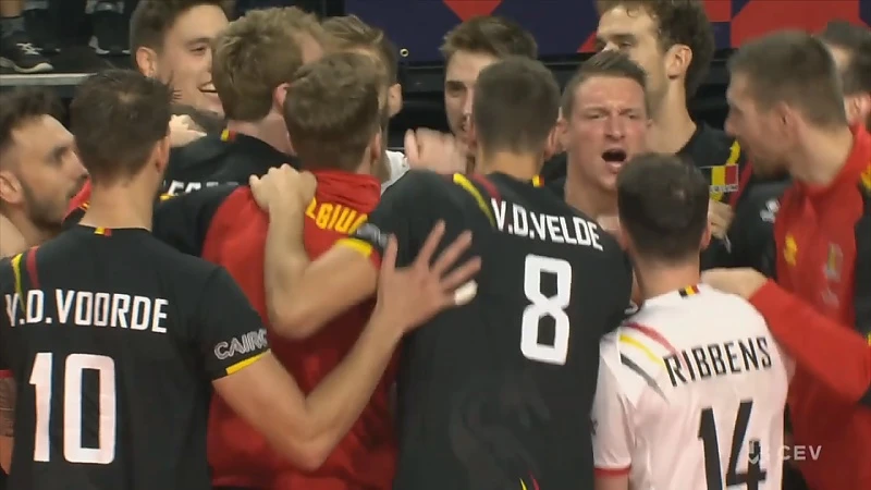 Red Dragons beginnen uitstekend aan EK in eigen land
