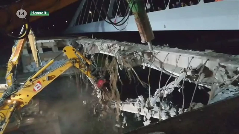 Oude brug over het kanaal in Stokrooie gesloopt