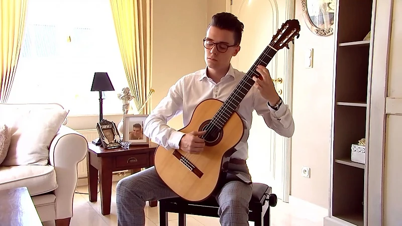 Cedric Honings een gitaartalent uit Peer