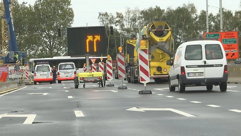 Verkeer Hasselt draait volledig in de soep door wegverzakking
