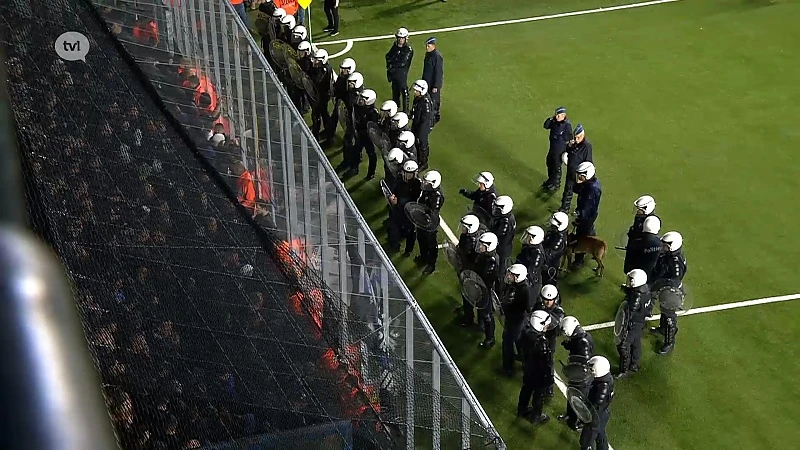 Limburgse derby vroegtijdig gestaakt: "Maar niet op vraag van politie"