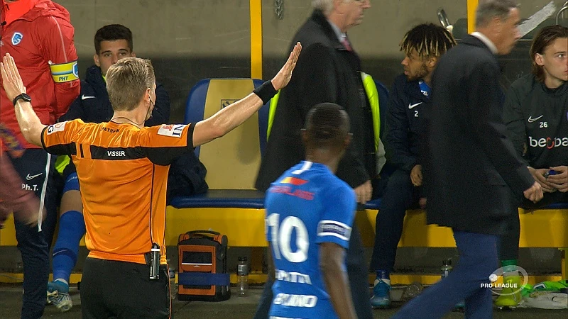 Limburgse derby vroegtijdig gestaakt na supportersgeweld