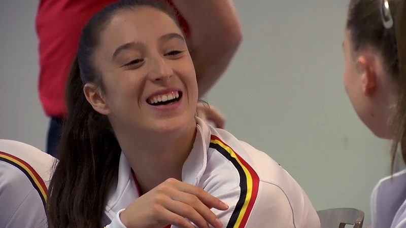 Nina Derwael klaar voor WK turnen: "Eerst het team, daarna de wereldtitel aan de brug verlengen."