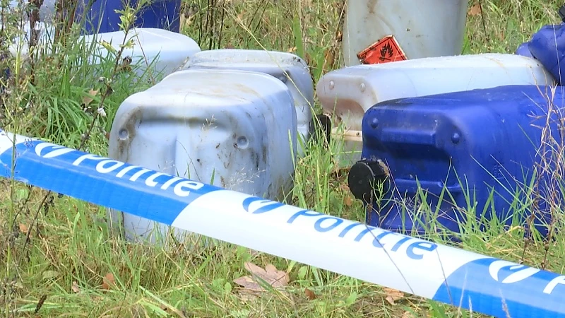 Lommel overspoeld met vaten drugsafval