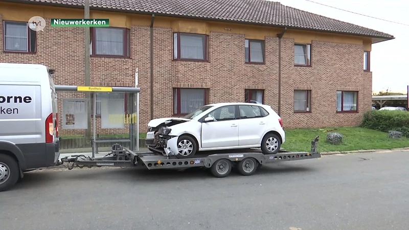 Wagen ramt rusthuis in Nieuwerkerken