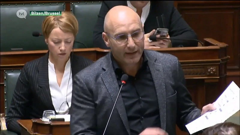 Stevige discussie in parlement over brandstichting asielcentrum