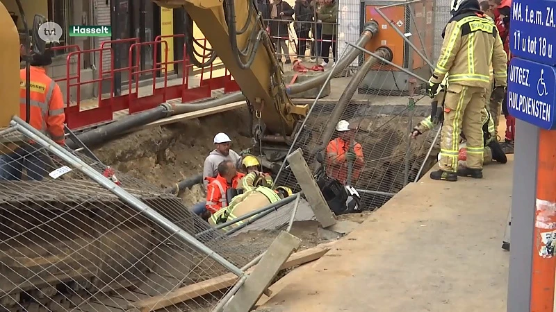 Rolstoelgebruiker sukkelt in drie meter diepe put op Grote Markt in Hasselt