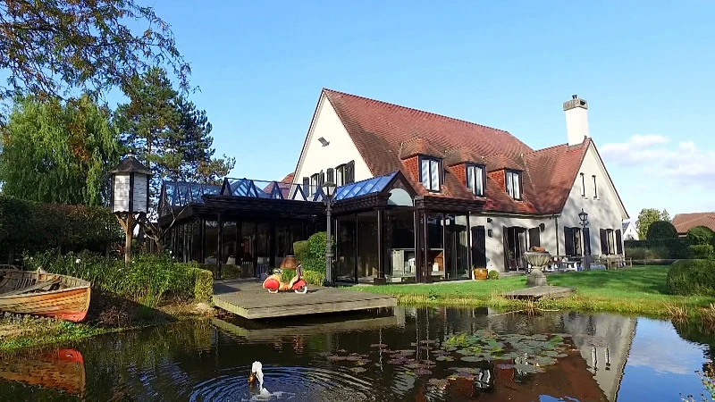 Villa met zwembad in Hasselt