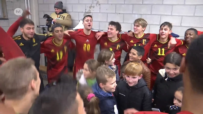 Exclusief achter de schermen bij de U19 van Jacky Mathijssen na winst tegen Griekenland