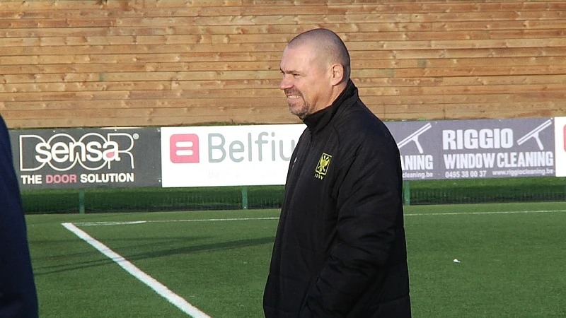 Spelers en nieuwe staf van STVV willen een team worden op stage in Spanje