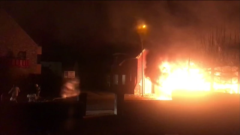 Lijnbus brandt uit in Maasmechelen