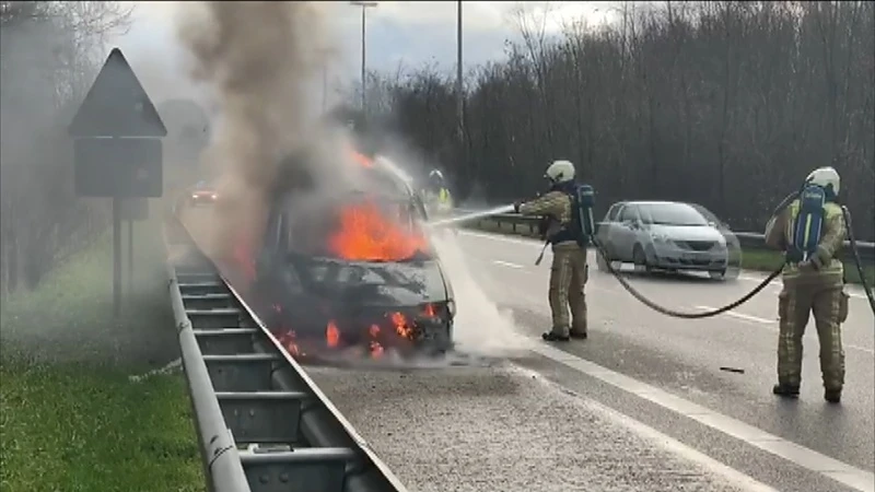 Achtergelaten auto brandt uit in Bilzen