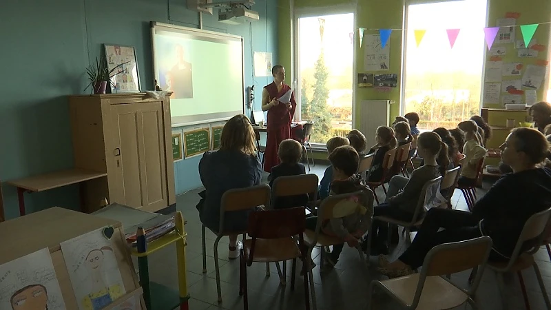 Monnik Giel staat voor Bilzerse klas