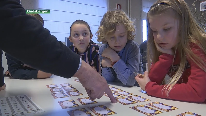 School in Oudsbergen geeft les in Meeuwer dialect om spreektaal door te geven