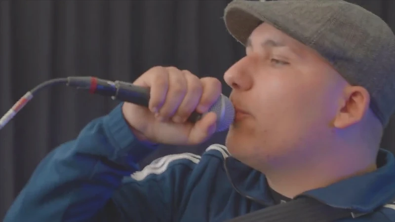 Genkse rapper Grizmo is sinds geboorte verlamd "Met mijn muziek laten zien dat alles mogelijk is"