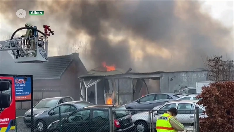 Garage brandt volledig uit in Alken