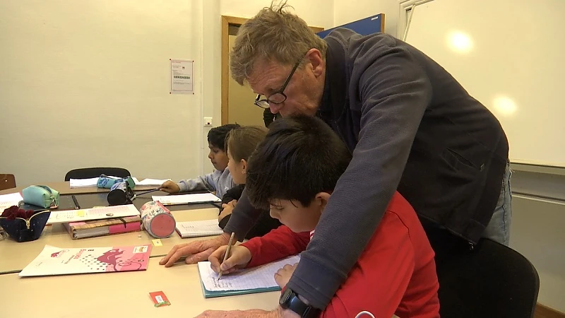 Kwetsbare kinderen leren Nederlands in het Leonhuis om sneller te integreren