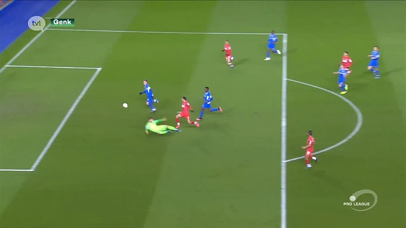 Racing Genk doet slechte zaak voor play off 1 met 1-3 verlies tegen Standard